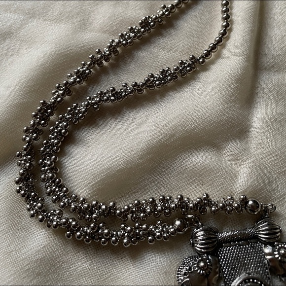 Long Elephant Necklace - Picture 4 of 10